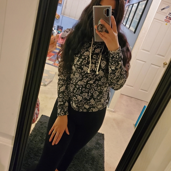 Floral pullover - Picture 7 of 7